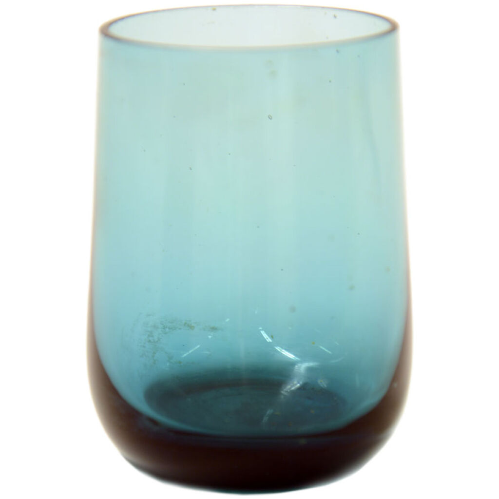 Liten vas i blått färgat glas höjd 66 mm