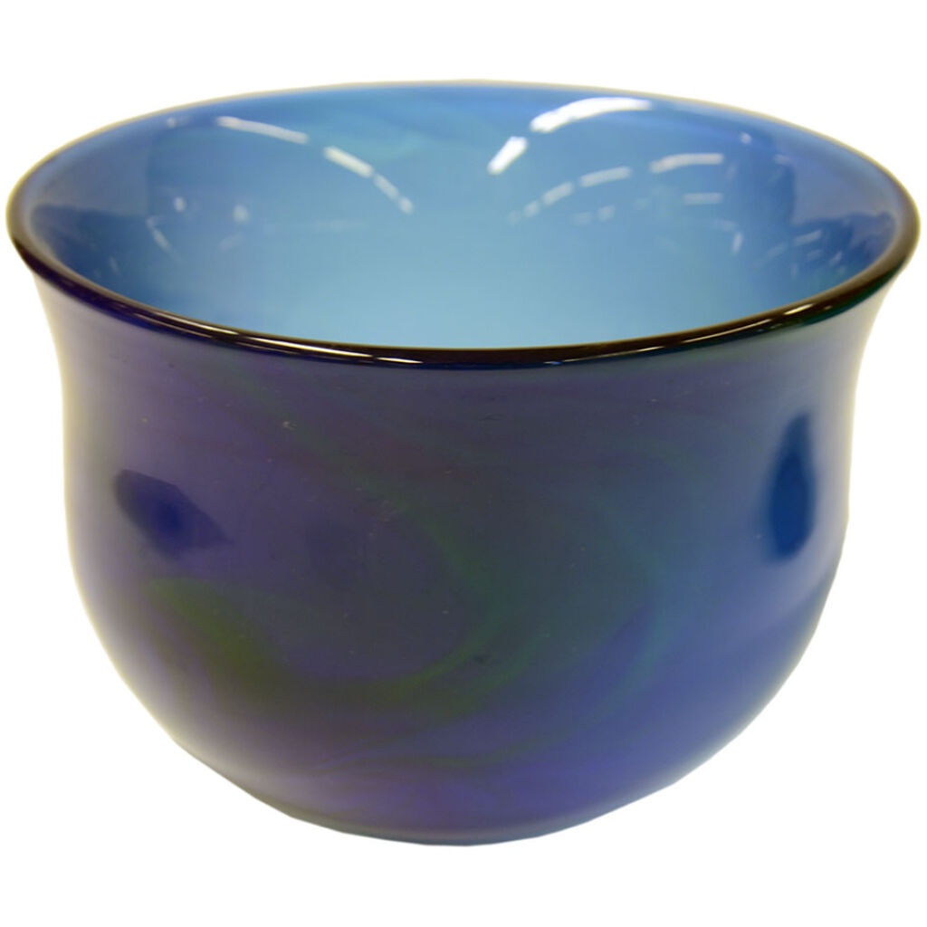 Vacker handblåst vas i blått färgat flas
