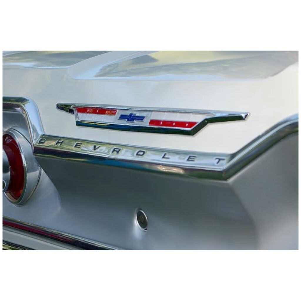 Chevrolet fullsize 1963 plastdelen baklucka emblem