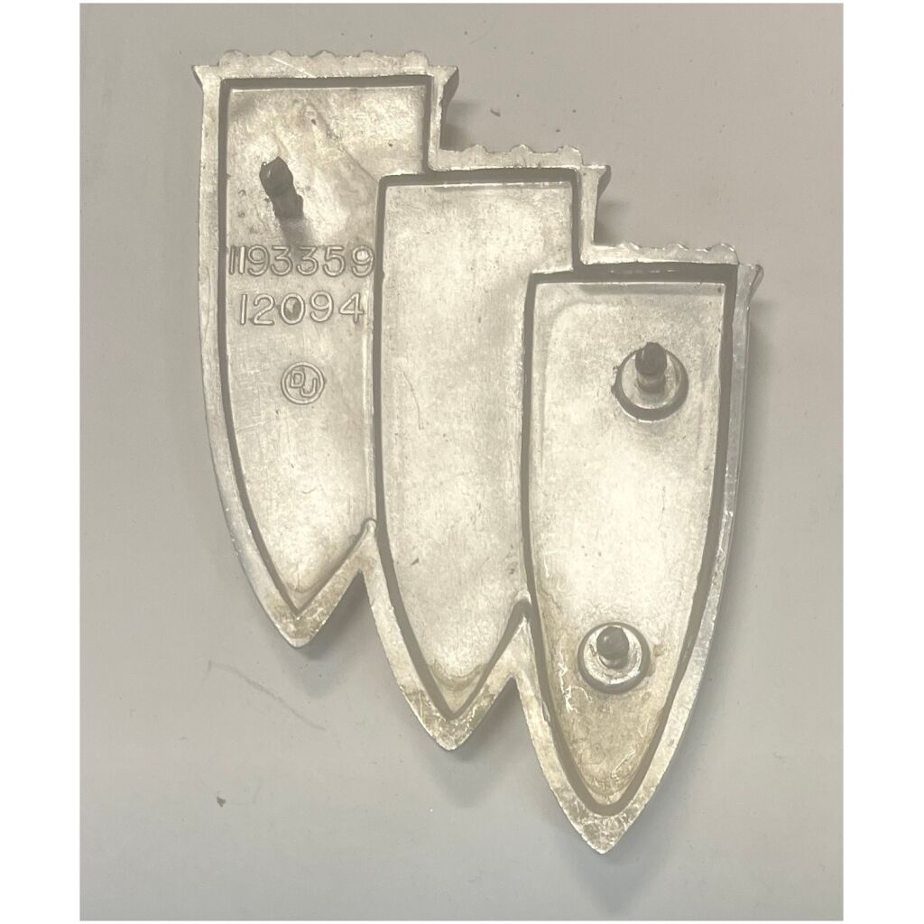 Emblem grill Buick 1960 Electra Le Sabre Invicta 1193359 , OEM 12094