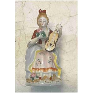 Figurin porslin kvinna med mandolin kolonial handmålad i Japan 15x7,5x7,5cm