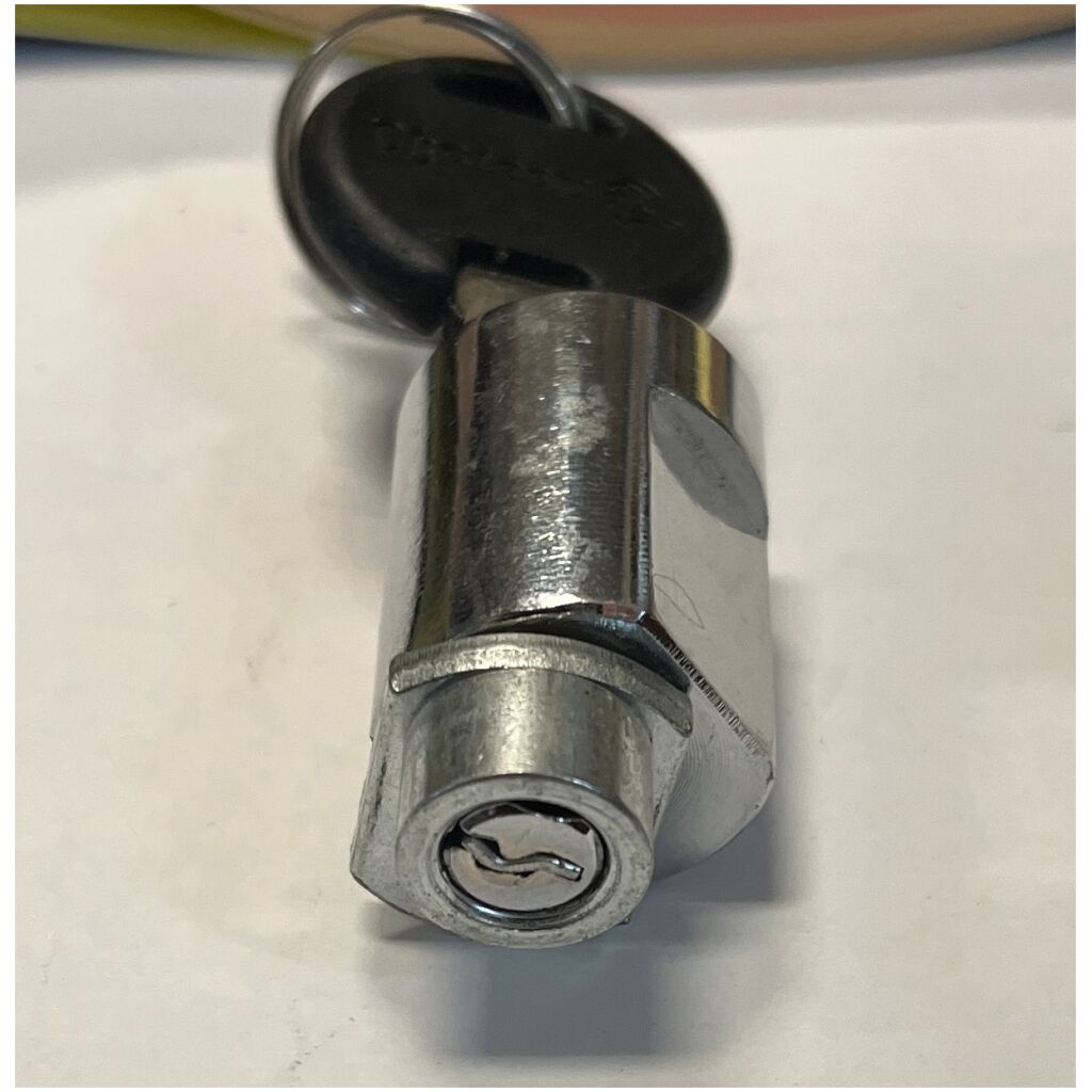 Chateu nyckel med cylinderlås till skåp , godisautomater mm