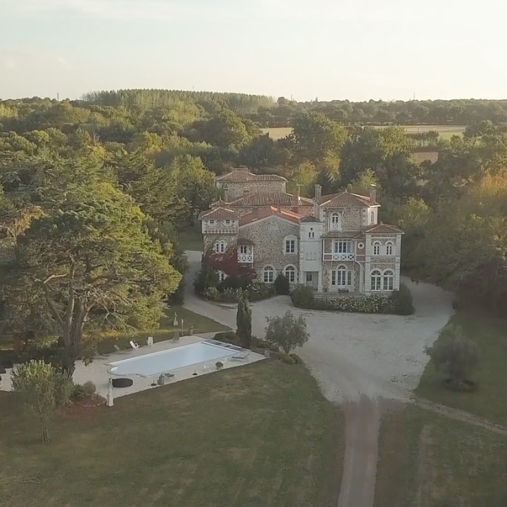 Vidéaste Mariage Domaine de la Corbe vue du chateau
