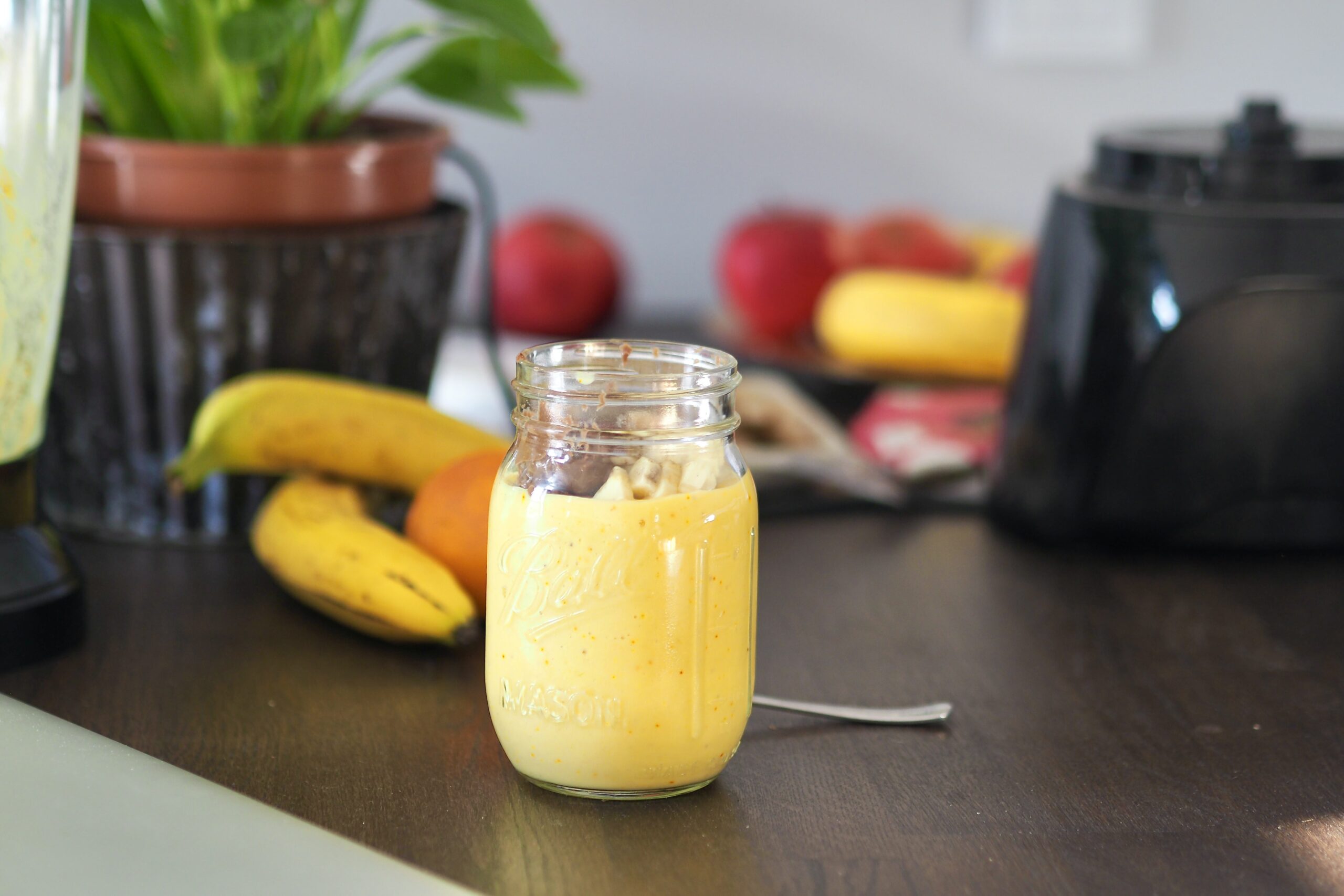 Mango saffron smoothie