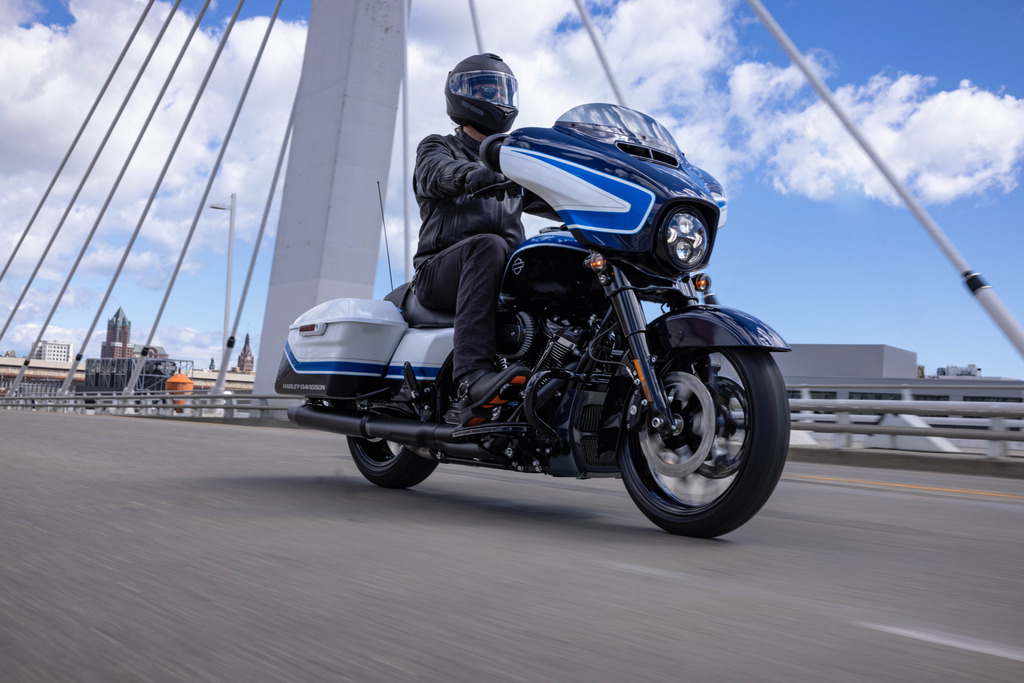 Harley-Davidson Streetglide Arctic Blast Limited Edition 