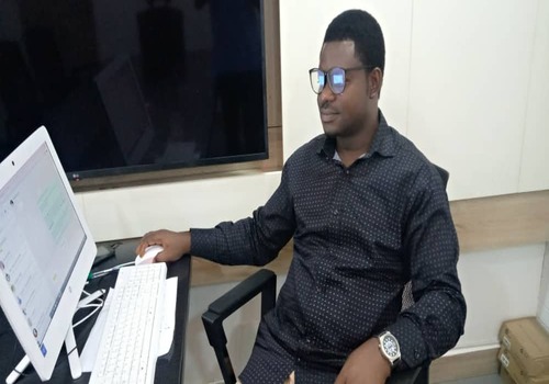 Amos_500x350 Amos_500x350