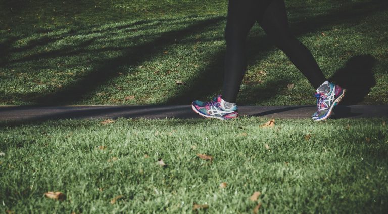 person joggar i park