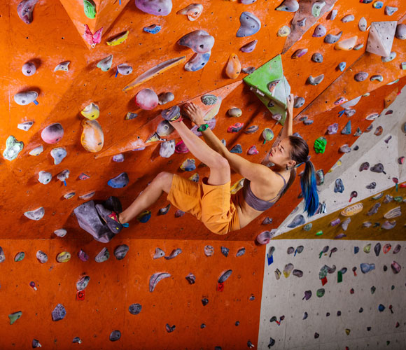 mur-escalade-orange