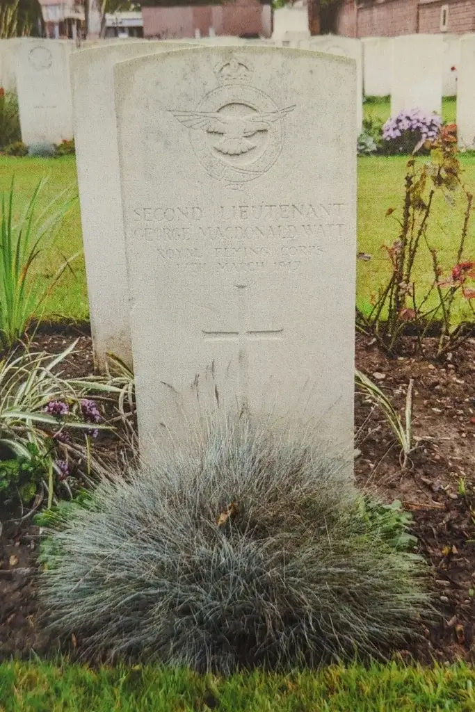 a grave in the middle of a grassy area