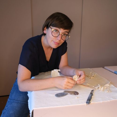 Meike Janssens: kunstenaar en artisitiek begeleider workshops keramiek