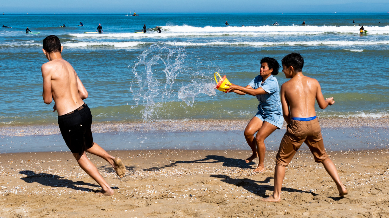 fotoshoot gezin strand, zomershoot, vakantiefotograaf, fotoshoot vakantie