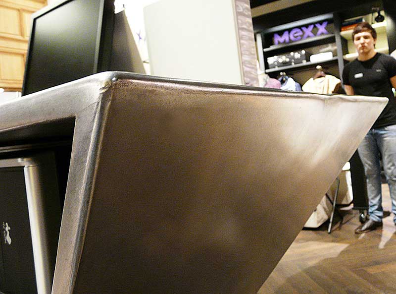 METAAL-4b-Aluminium-retail-desk