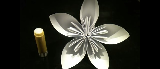 Comment faire une fleur en origami