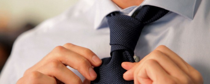 Comment faire un nœud de cravate en 10 secondes!