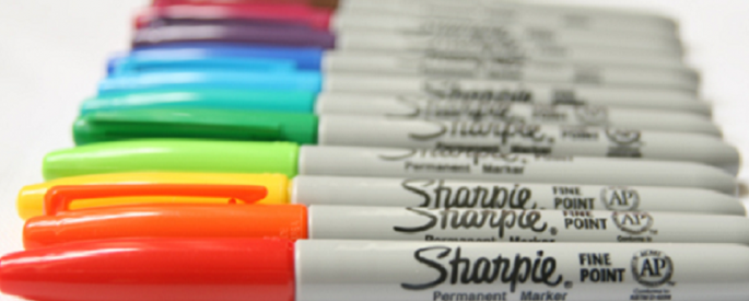 Amusez-vous avec des crayons Sharpies, sur vos ongles!