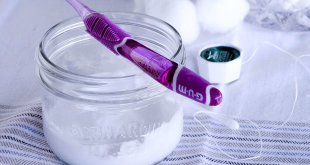 Astuce naturelle pour blanchir vos dents à la maison