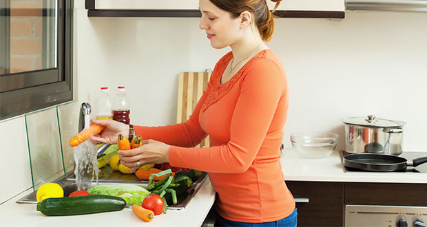 Astuce naturelle pour bien laver ses légumes