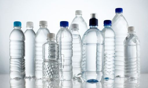 Voici ce que vous devez vérifier la prochaine fois que vous achèterez de l’eau en bouteille