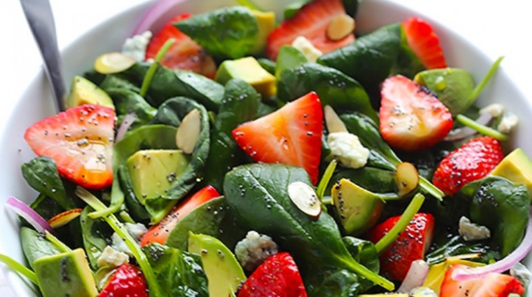 Salade d’épinards et de fraises…vinaigrette au pavot