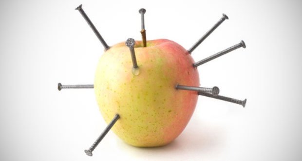 Plantez des clous dans une pomme pour guérir d’une maladie grave