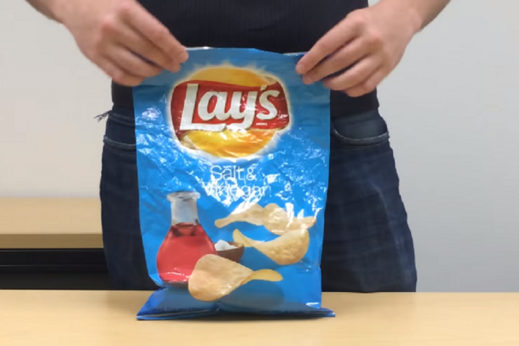 Refermez un sac de Chips en moins de 10 secondes, sans pince pour sac!