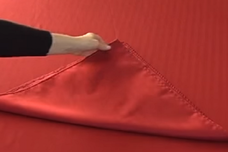 Comment plier une serviette de table en forme de coeur pour la Saint-Valentin!