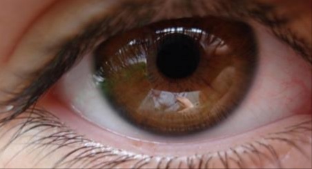 Les secrets sur les personnes aux yeux bruns, qu’elles-mêmes ignorent