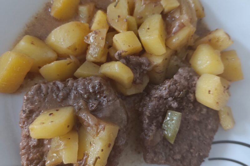 steak haché et pommes de terre et chouchou