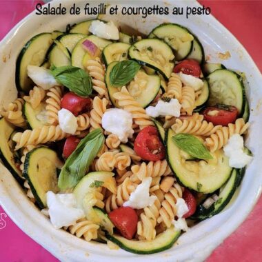 Salade de fusilli et courgettes au pesto