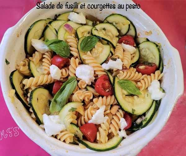 Salade de fusilli et courgettes au pesto