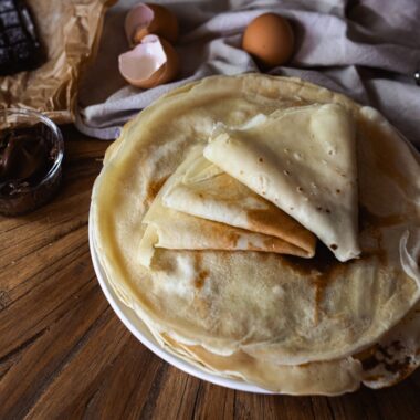 La Chandeleur : Faites Sauter les Crêpes !