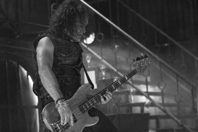 Pontus Egberg on the bass guitar.