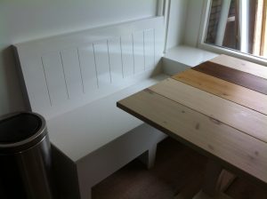 radiatorbetimmering en bankje em tafel