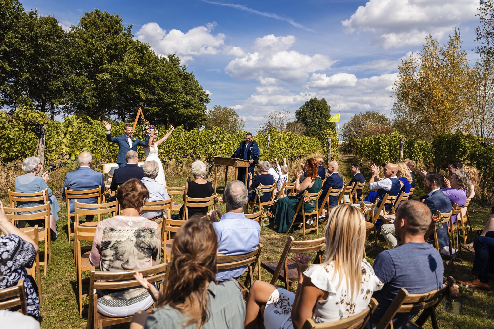 Trouwfotograaf-WIjngoed-Montferland-Gendringen-Fotograaf-Achterhoek-Doetinchem-trouwen-wijngaard-sabreren