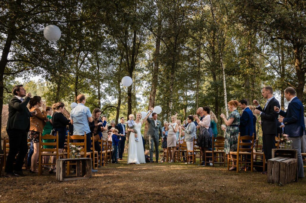 Trouwfotograaf-lievelde-achterhoek-bruiloft-evelien-jorn-trouweninhetbos-achterhoek-lievelde-ervenkots-fotograaf-doetinchem