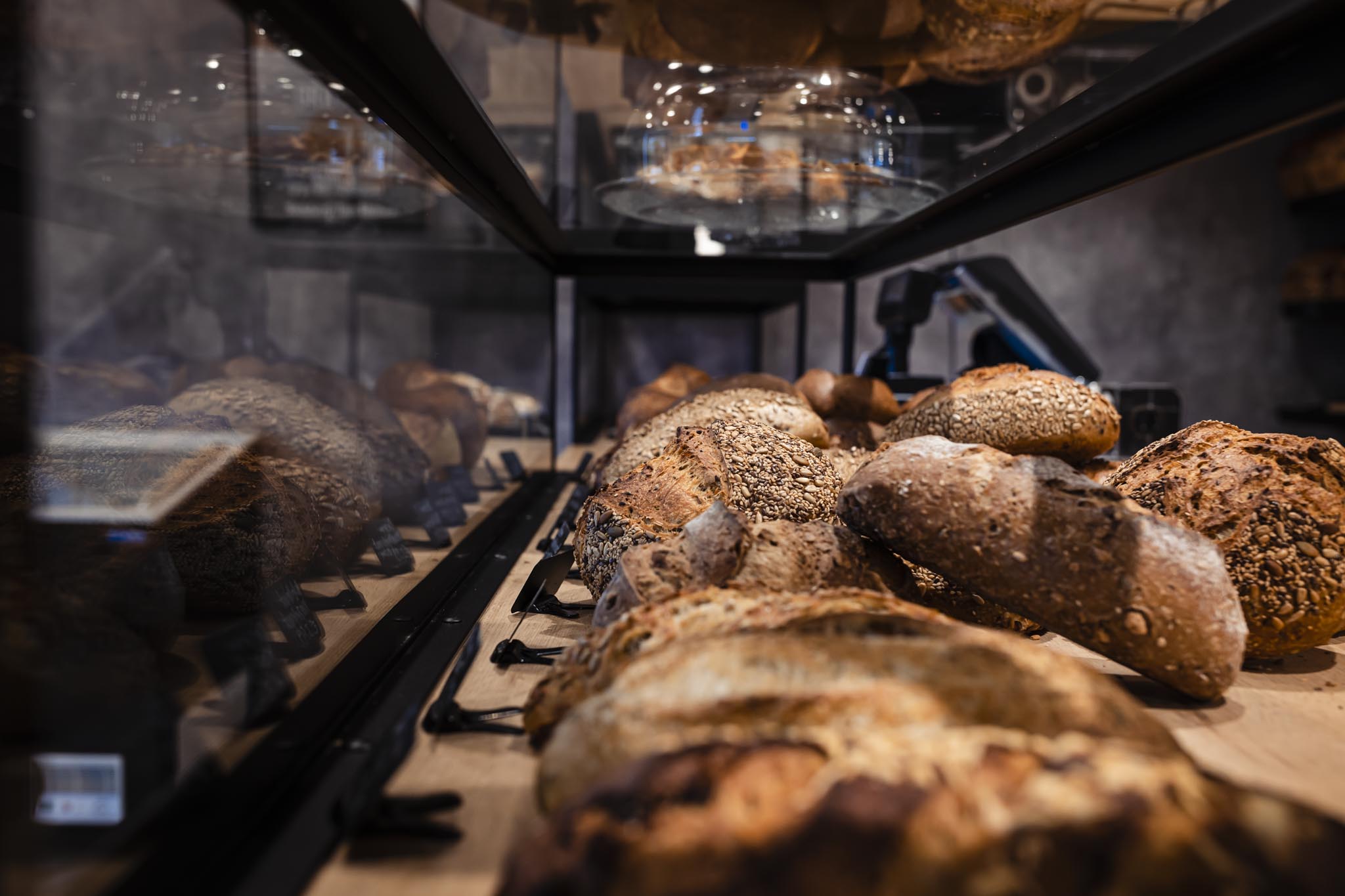 Bedrijfsfotografie bij bakkerij van namen in zaltbommel, de desem brood ambachtelijke bakker van de regio Gelderlan
