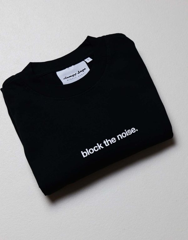 longsleeve-block-the-noise-folded-black-detail