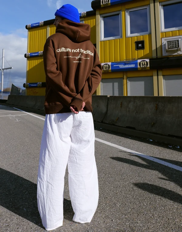 hoodie-culture-brown-model
