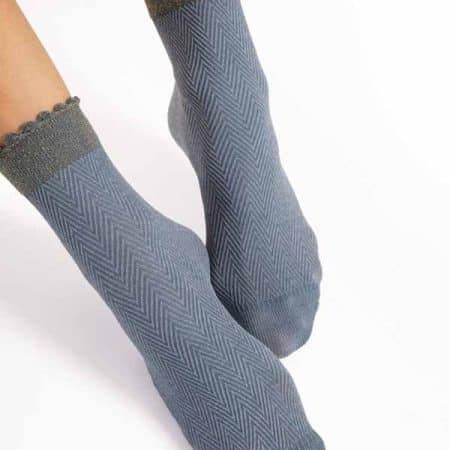 Fiore Spina Jeans, jeansblåa nylonstrumpor med fiskben mönster och spets