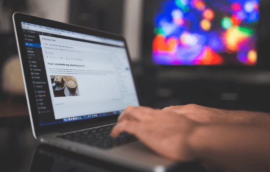 Man reading a blog on computer