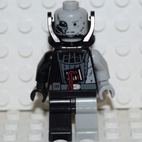 Sw0180 Darth Vader Battle Damaged