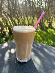 iskaffe kondenseret mælk