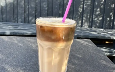 Hjemmelavet iskaffe med kondenseret mælk