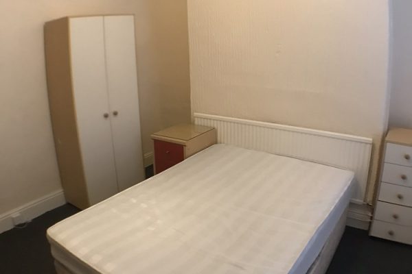 MiraclePropertiesLtd-Current-Project-HMO-in-Swansea-before-renovation-image3.jpg MiraclePropertiesLtd-Current-Project-HMO-in-Swansea-before-renovation-image3.jpg