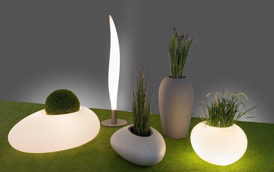 Bloembakken en designverlichting voor de tuin Onze designobjecten brengen sfeer in de tuin