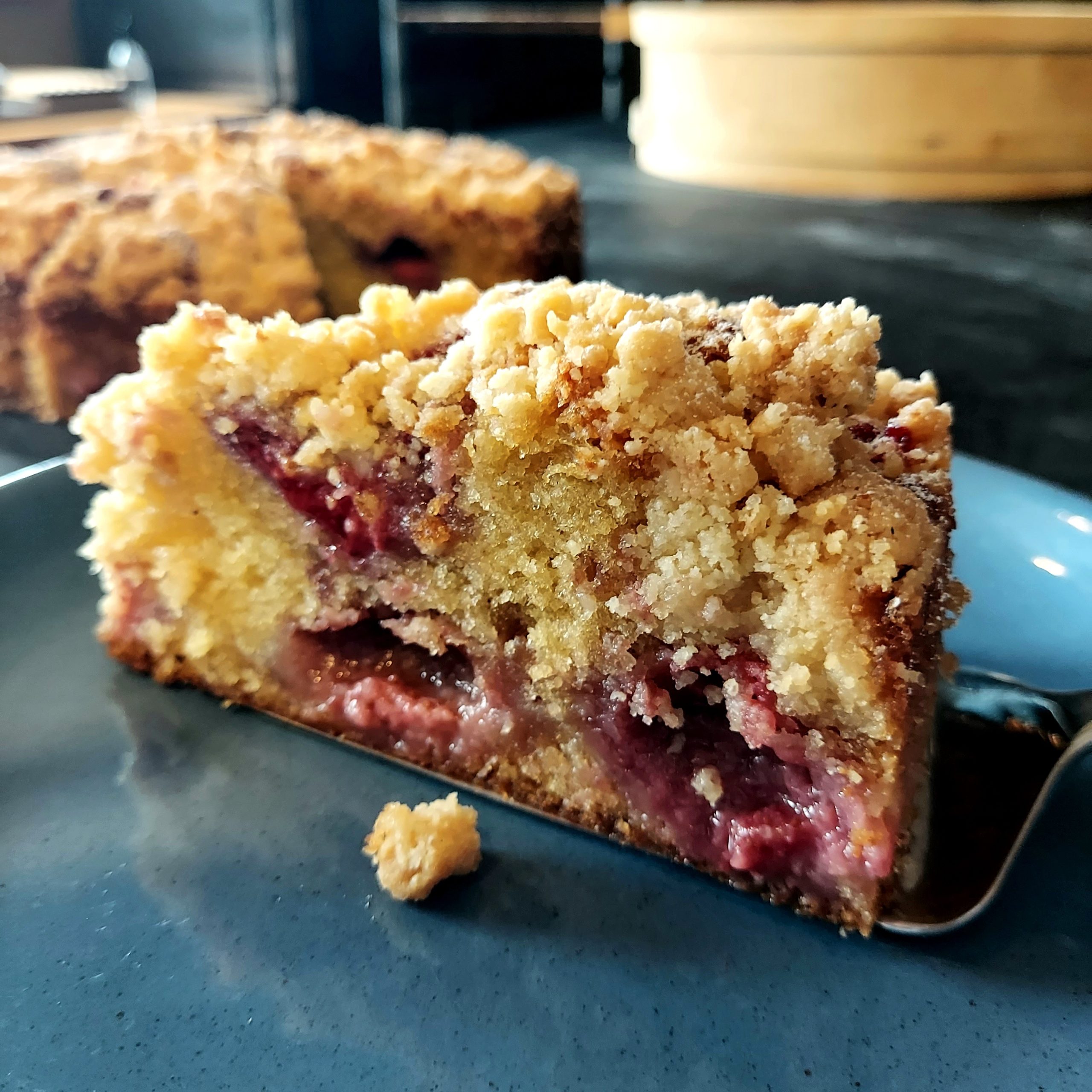 Easy Strawberry Crumble Cake Recipe