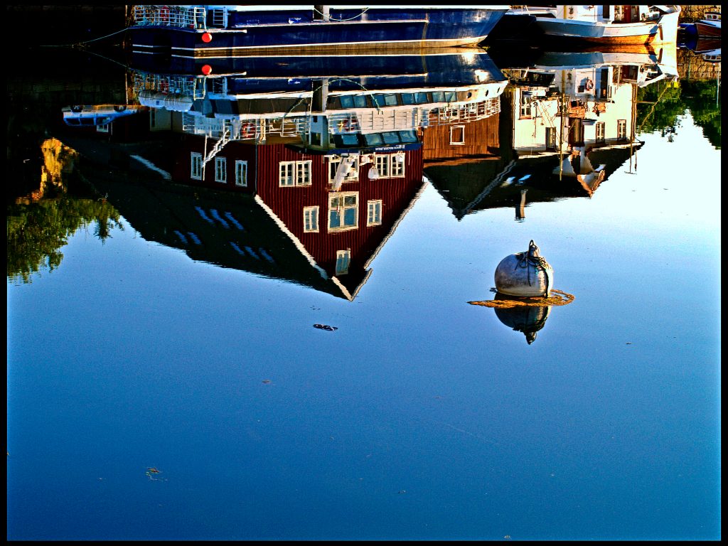 10 gute Gründe nach Norwegen zu reisen , Lofoten Spiegelung im Wassser