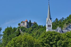 Burg und Kirche in Bled am See