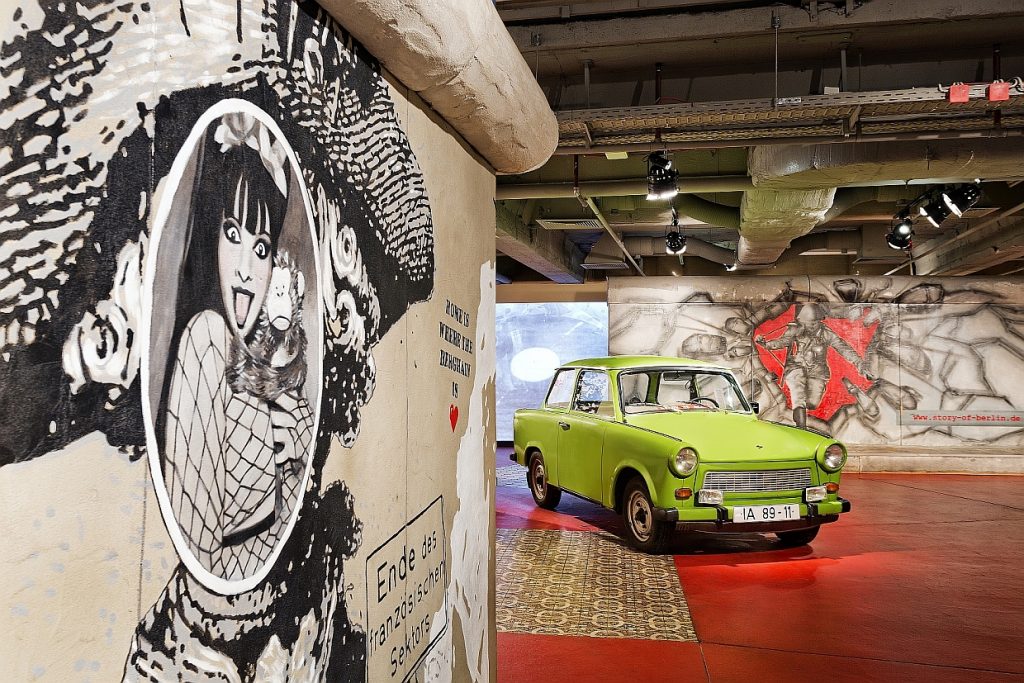 Foyer The Story of Berlin Trabi Mauer