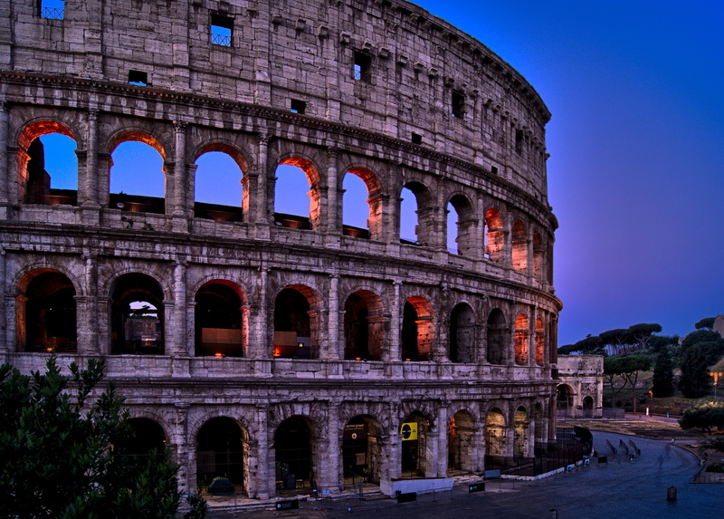 Komplementärfarben beim Kolosseum in Rom 